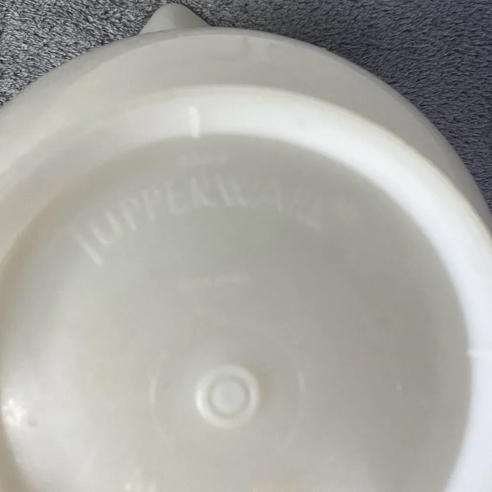 Vintage Tupperware Mix and Store 8 Cup Measuring Pitcher 2 QT